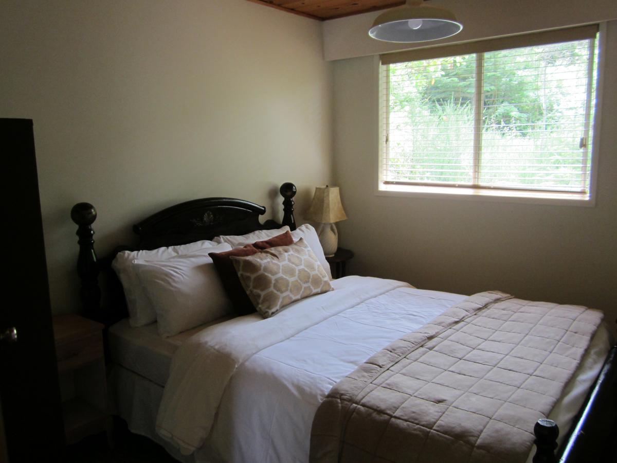The Surf Lodge And Pub Gabriola Bagian luar foto