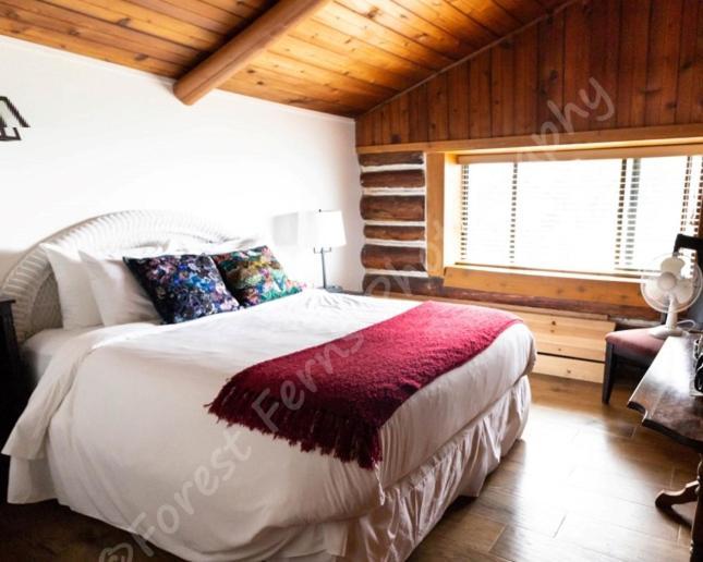 The Surf Lodge And Pub Gabriola Bagian luar foto